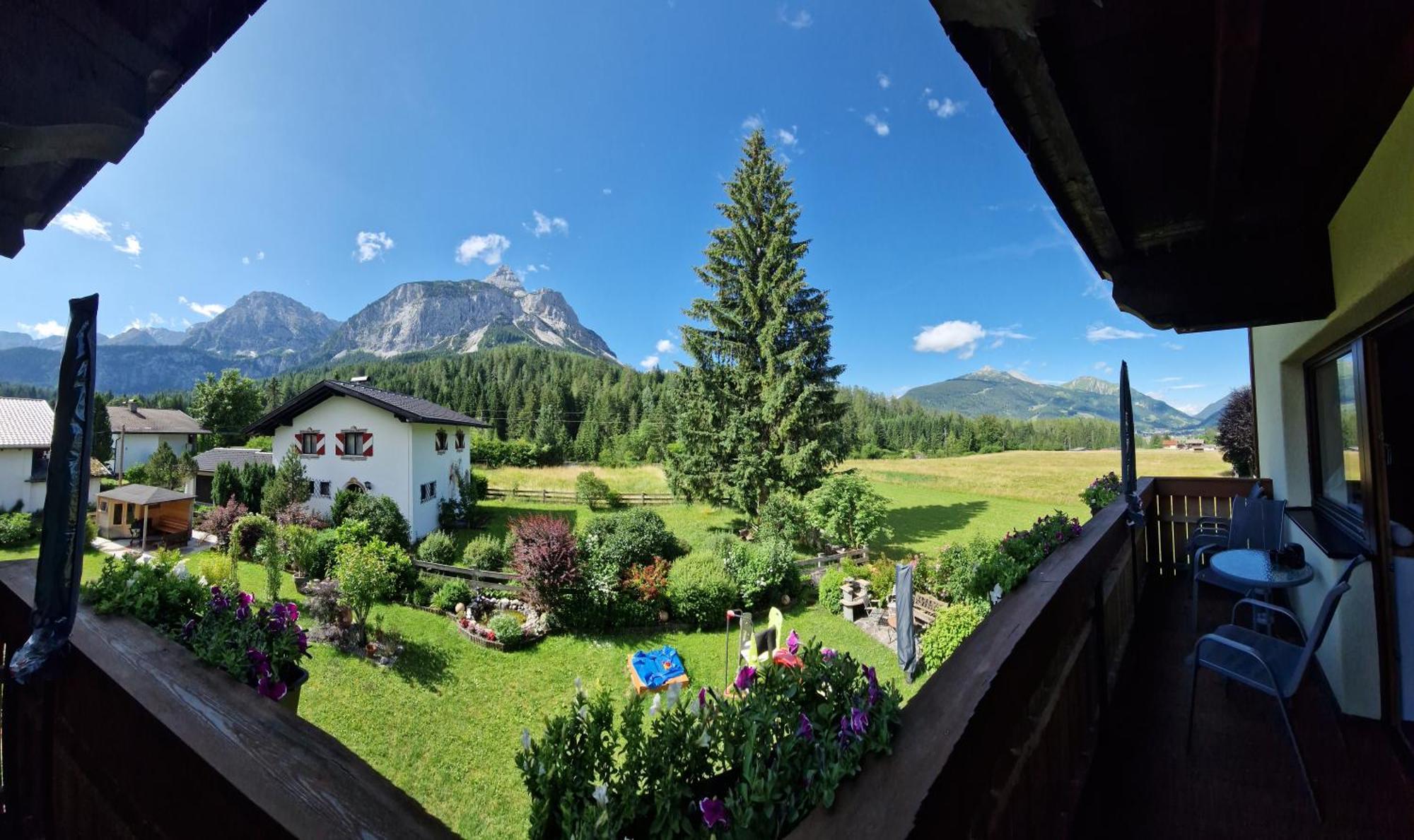 Apartment Gastehaus Schoeneweiss Ehrwald
